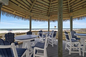 Outdoor dining - Summer House 1502A by Liquid Life (Orange Beach)