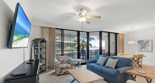 Lighthouse on the Bay 2210 by Liquid Life