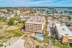 An aerial view of a coastal hotel with multiple floors, a swimming pool, and a beach area. - Price Drop! Madeira Norte 416🌞Beachfront Condo🐬Private Balcony (Madeira Beach)