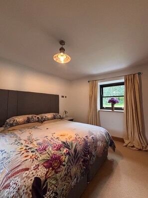 Classic Double Room, Garden View | Blackout drapes, soundproofing, iron/ironing board, free WiFi - Walworth Demesne (Ballykelly)