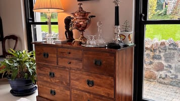 Classic Double Room, Garden View | Living area