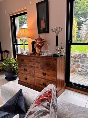 Classic Double Room, Garden View | Living area - Walworth Demesne (Ballykelly)