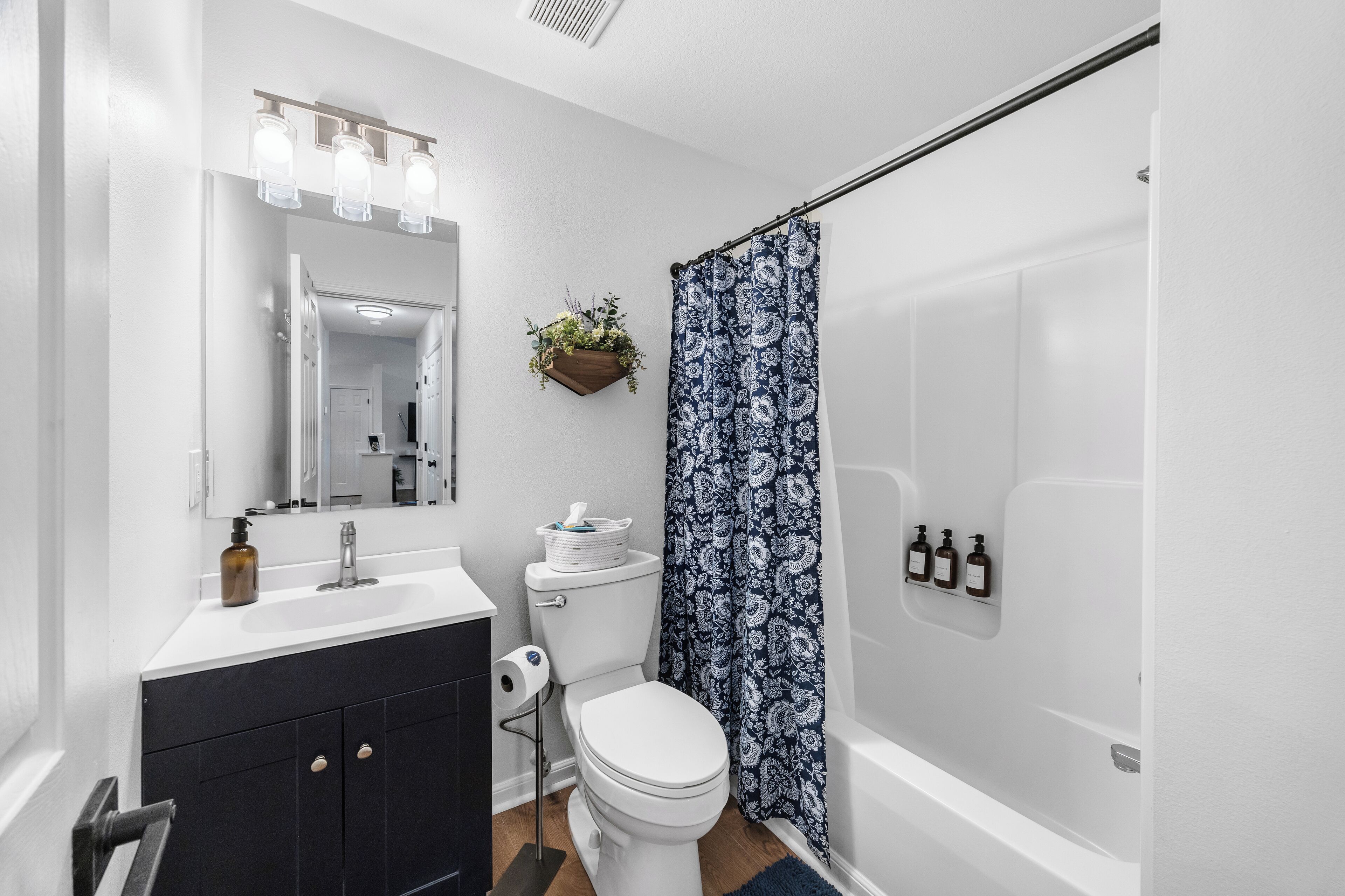 Articles de toilette écologiques, sèche-cheveux, serviettes fournies