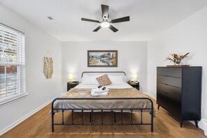 3 chambres, fer et planche à repasser, lit parapluie, Wi-Fi gratuit