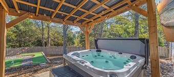 Hot Tub & Mini Golf · Fenced Yard · Covered Patio for Groups · Sleeps8 · Pets OK