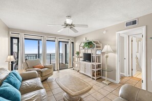 Smart TV - Waterfront 2BR w/ pool & daily attraction tickets (Panama City Beach)