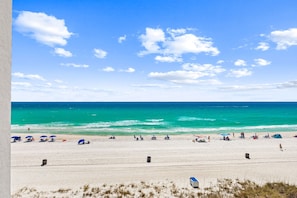 On the beach - Beachfront condo w/ pool & balcony views (Panama City Beach)