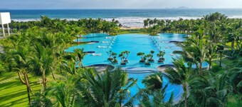 光明竞技场海洋塔  