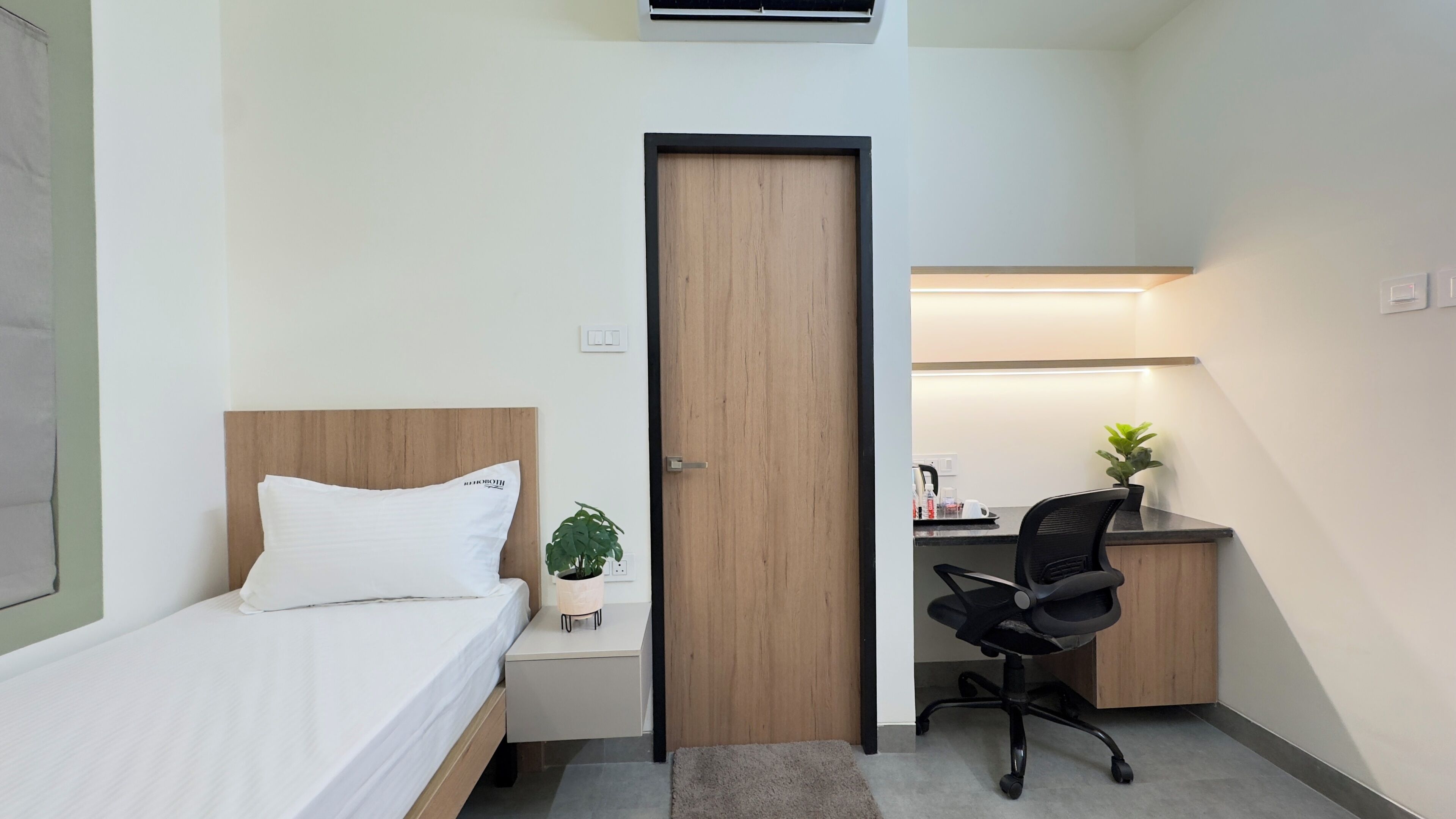 ห้องเบสิก | พื้นที่ทำงานแบบใช้แล็ปท็อป, เตารีด/โต๊ะรีดผ้า, Wi-Fi ฟรี