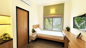 Laptop workspace, iron/ironing board, free WiFi - Rehoboth Signature Luxury Stay (Chennai)