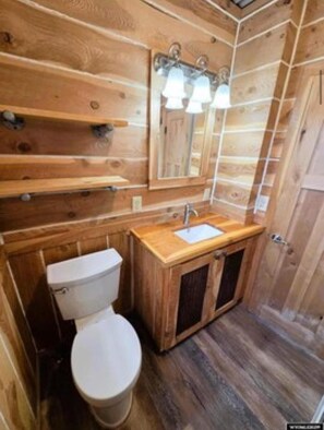 Shower, hair dryer, towels, soap - Artful Western Casita with AC in the heart of Ten Sleep - 2 Bedrooms Sleeps 4-5 (Ten Sleep)