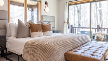 5 bedrooms, iron/ironing board, WiFi, bed sheets