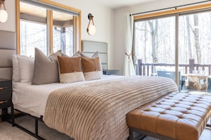 5 bedrooms, iron/ironing board, WiFi, bed sheets - Luxury 5BR Home w/ Hot Tub Next to TC Horse Show! (Williamsburg)