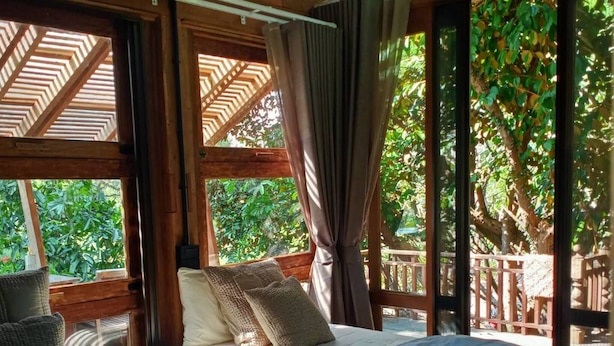 House, 2 Bedrooms, Smoking, Private Pool - Private Wooden Pool Villa in Mae Rim for 4-6 Guests (Mae Rim)
