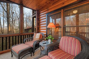 Property grounds - Acorn Ridge – Mountain Cabin with Hot Tub, Firepit & Scenic Outdoor Livin (Cherry Log)