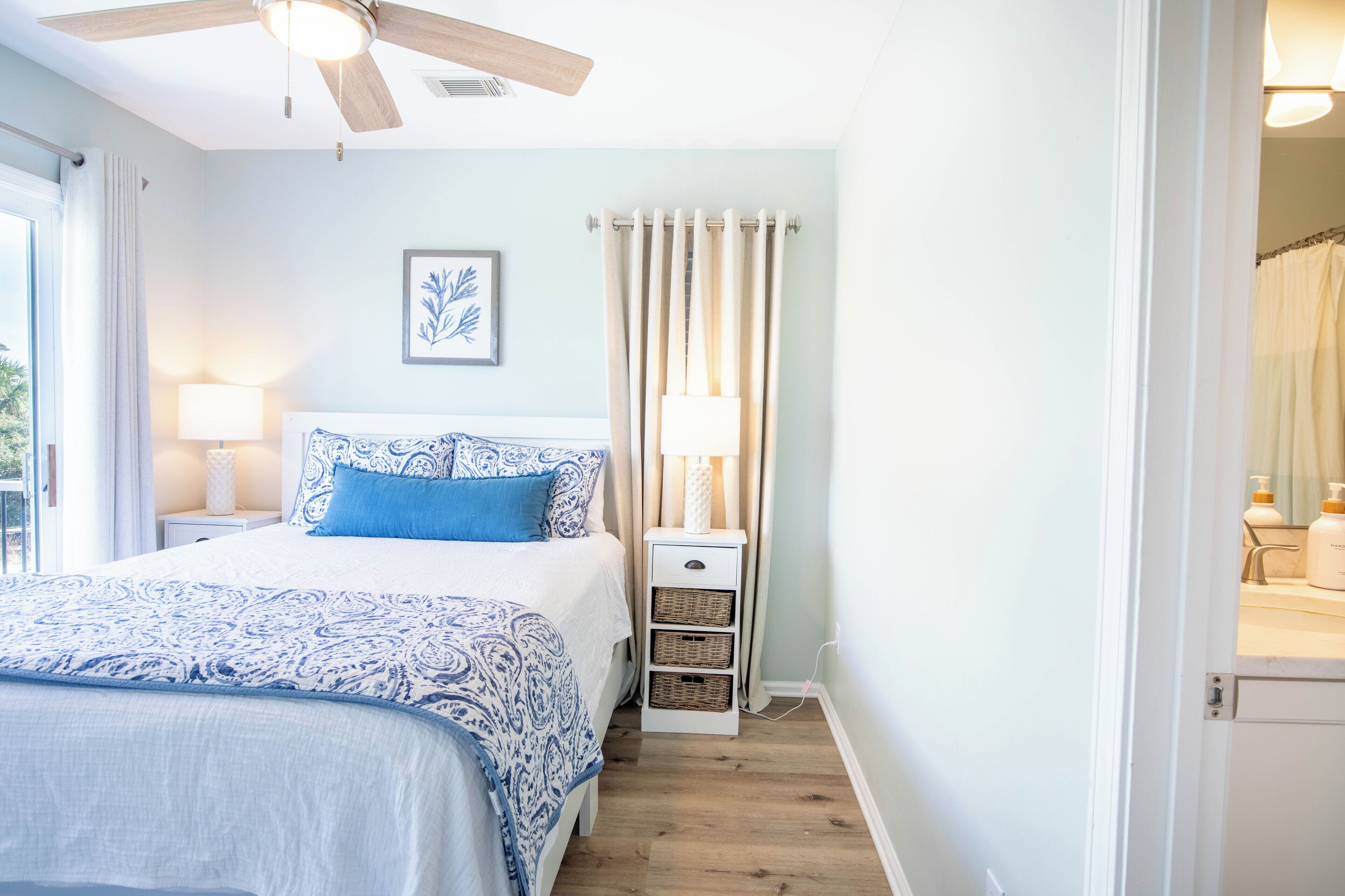 Bügeleisen/Bügelbrett, Reisekinderbett, kostenloses WLAN, Bettwäsche