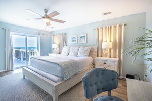 4 bedrooms, iron/ironing board, travel cot, free WiFi - Heated Private Pool , Backyard is BEACH, Game Room, Beach Gear Included (Port St Joe)