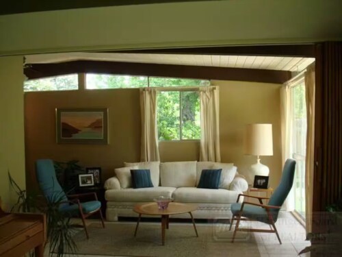 Mid Century Modern, 4B/2b wifi & Pets & Kids, perfect short & mid term rental