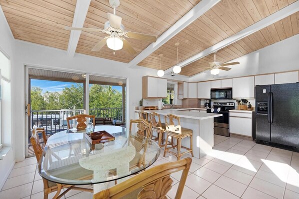 Microondas, horno, parrilla de estufa y lavavajillas 