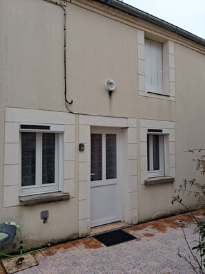 Exterior detail - Cosy cottage (Veaugues)