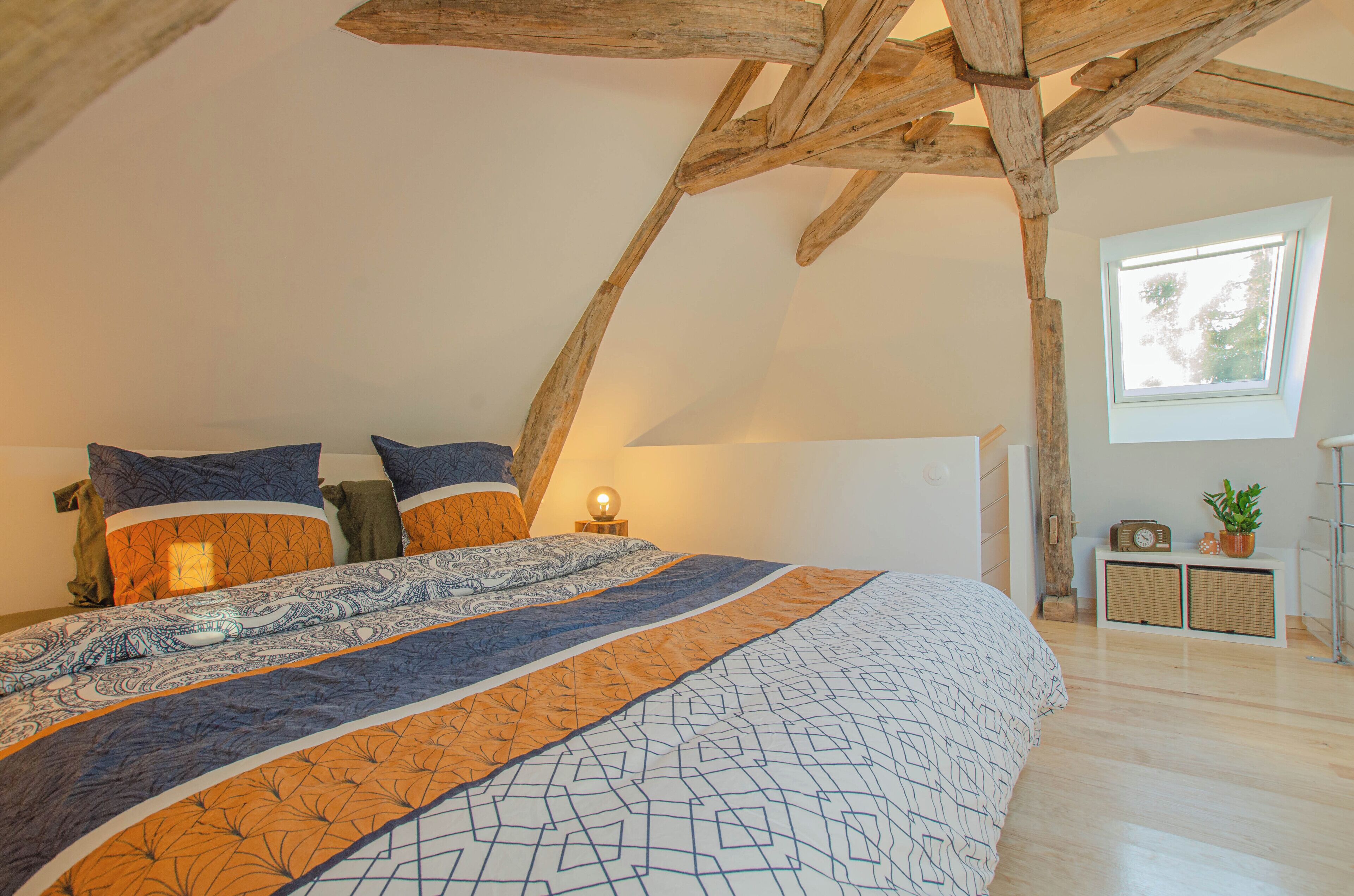 Iron/ironing board, travel cot, free WiFi, bed sheets