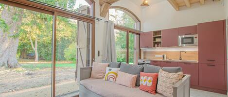 المنشأة من الداخل