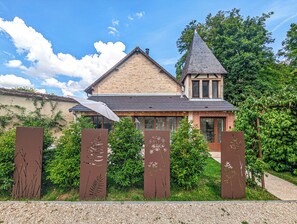 Exterior - La Maison T&M: Le Pigeonnier (Dosches)