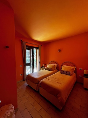 2 Schlafzimmer, Schreibtisch, Bügeleisen/Bügelbrett, kostenloses WLAN