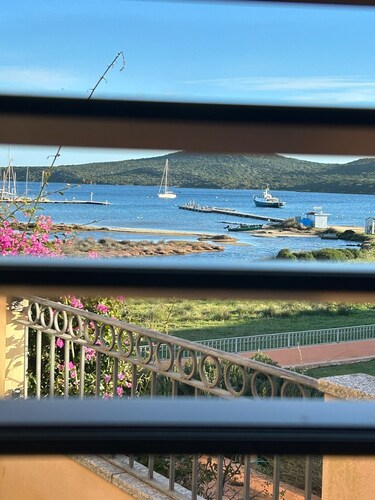 Seafront retreat with panoramic roof terrace at Costa Smeralda beach