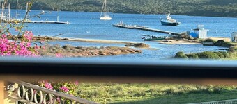 Seafront retreat with panoramic roof terrace at Costa Smeralda beach