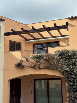 Exterior detail - Seafront retreat with panoramic roof terrace at Costa Smeralda beach (Porto Pozzo)