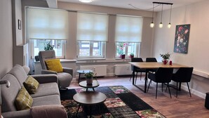 Interior - Beautiful apartment on the ground floor, best city center location near the market square, with own parking space (Stendal)