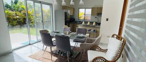 Villa, Terrasse | Innenbereich