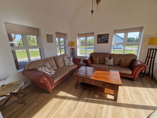 Luxurious 4-bedroom house perfect for relaxing stays in Cong