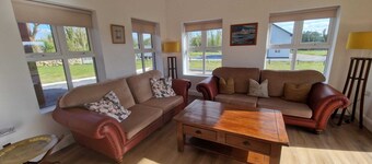 Luxurious 4-bedroom house perfect for relaxing stays in Cong