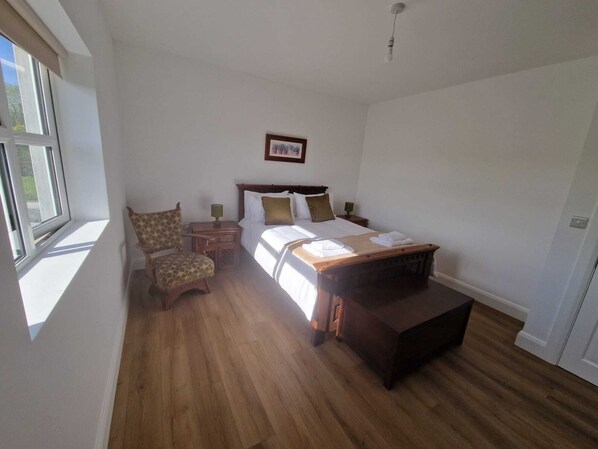 4 habitaciones, tabla de planchar con plancha y wifi gratis 