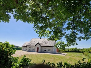 Unclassified image, 4 of 29, button