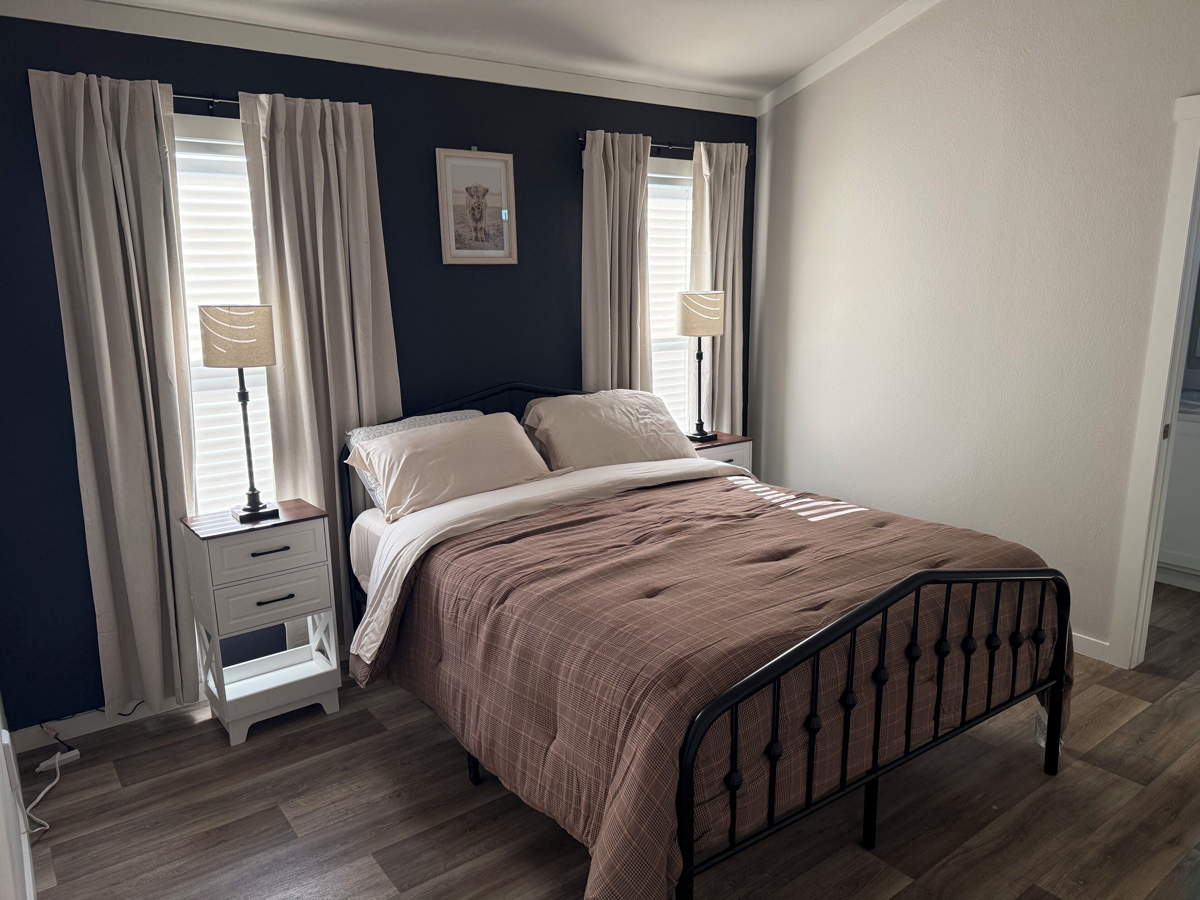 2 bedrooms, travel crib, free WiFi, bed sheets