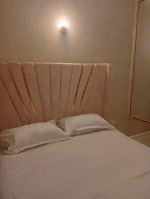 1 bedroom, iron/ironing board, WiFi, bed sheets - Fantastic Executive Studio apartment in welcoming Nairobi for your stay (Nairobi)