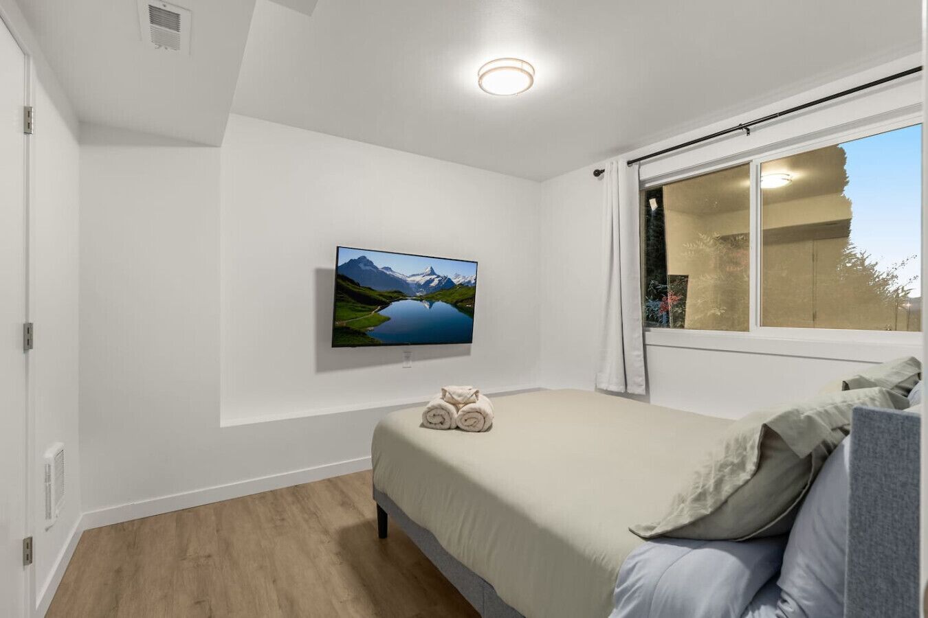 Iron/ironing board, travel crib, WiFi