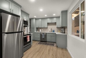 Fridge, microwave, oven, stovetop - Burien MidCentury Lux | 6 Beds | 2 Mins to Airport (Burien)