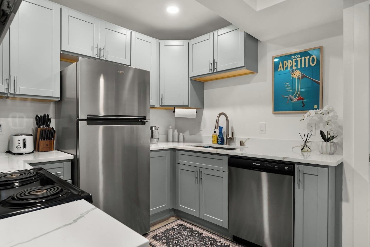 冰箱、微波炉、烤箱、炉灶