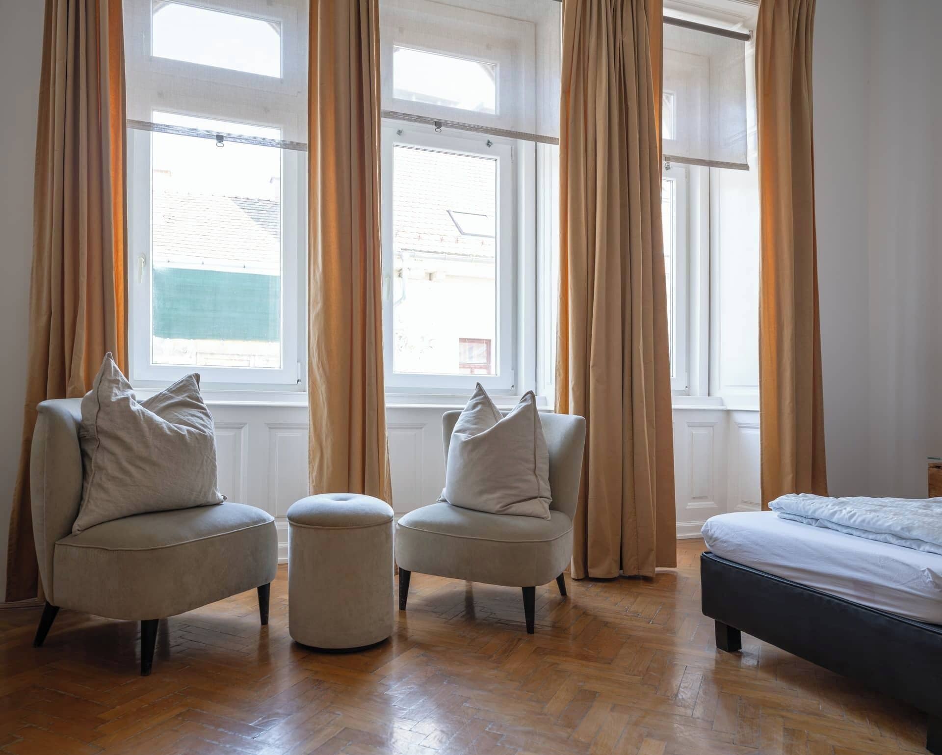 Apartamento, vistas a la ciudad | Zona de estar | Televisión de 50 cm con canales por cable