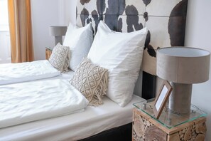Appartement, vue sur la ville | Coffre-fort, accès au Wi-Fi (inclus), literie fournie