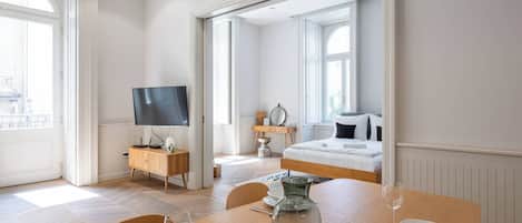 Apartment, Balkon, Stadtblick | Eigene Küche | Esstisch