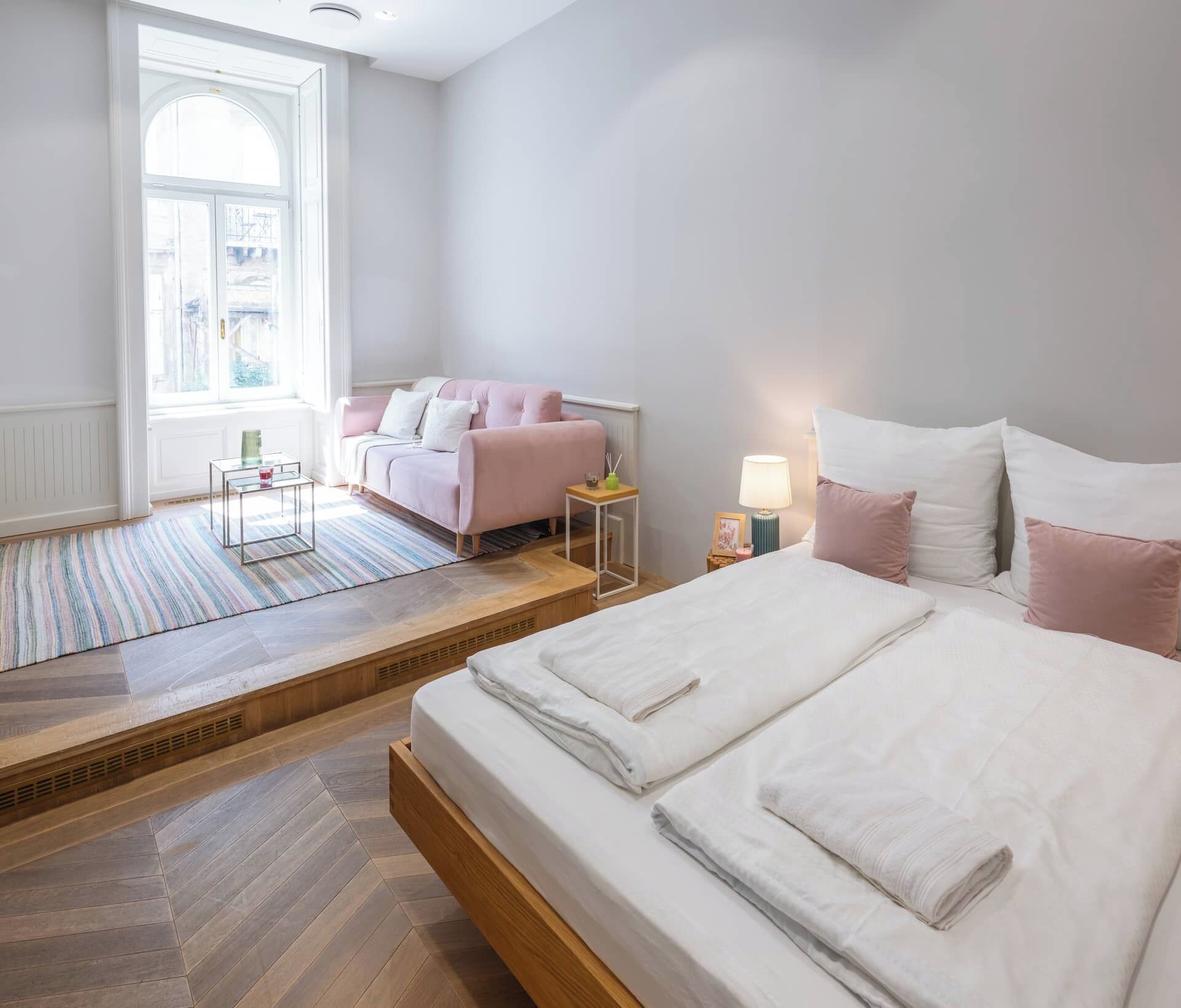 Caja de seguridad en la habitación, wifi gratis y ropa de cama 