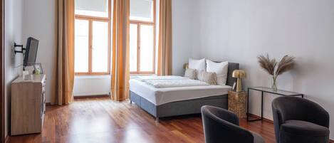 Caja de seguridad en la habitación, wifi gratis y ropa de cama