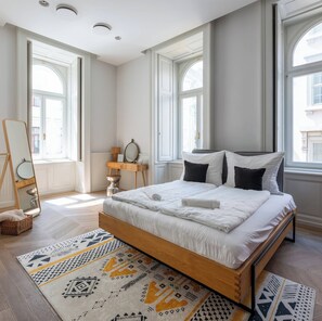 Appartement, balcon, vue sur la ville | Coffre-fort, accès au Wi-Fi (inclus), literie fournie