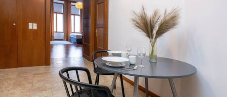 アパートメント シティビュー | 客室内のダイニングエリア