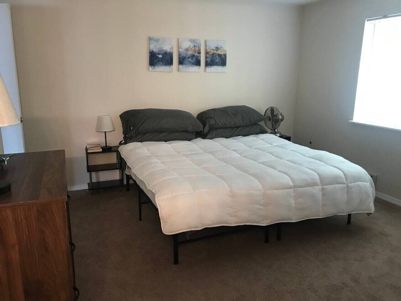 Desk, iron/ironing board, WiFi, bed sheets
